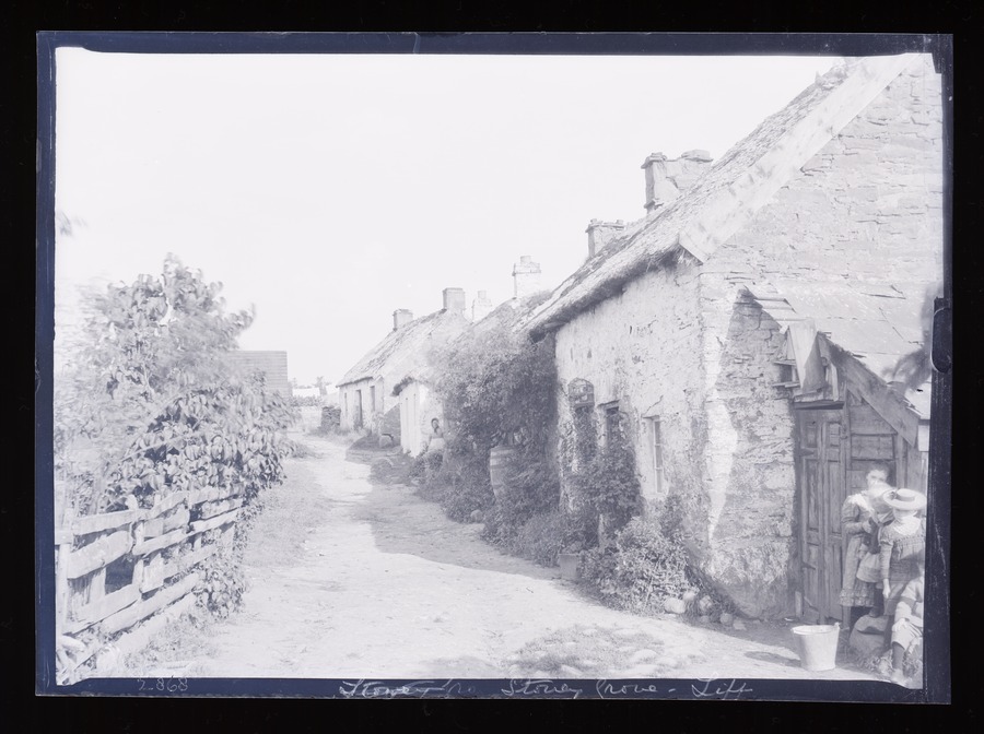 Mr. [Nr.] Liff Dundee, old cottages Image credit Leeds University Library