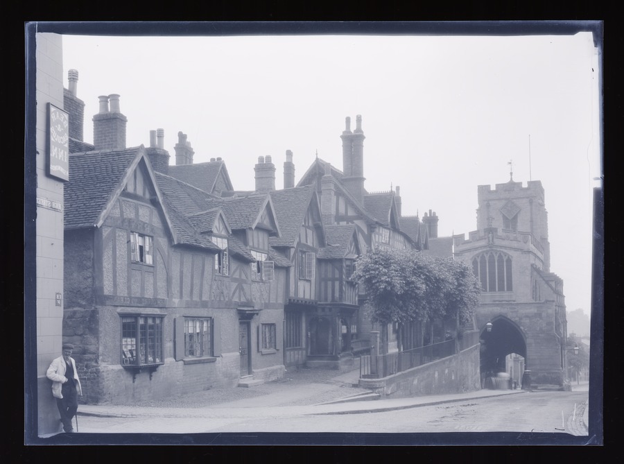 [Warwick, West Gate and Lord Leycester Hospital] Image credit Leeds University Library