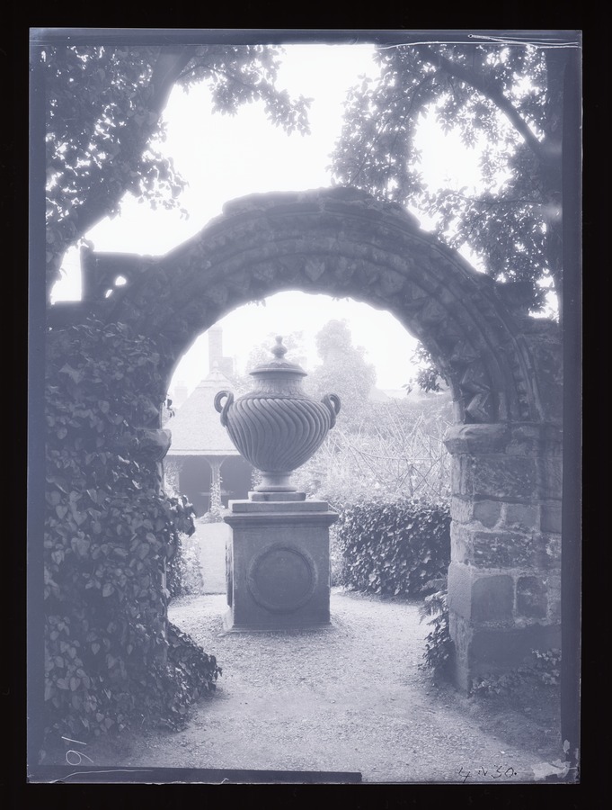 [Warwick, Lord Leycester Hospital, Master's Garden] Image credit Leeds University Library