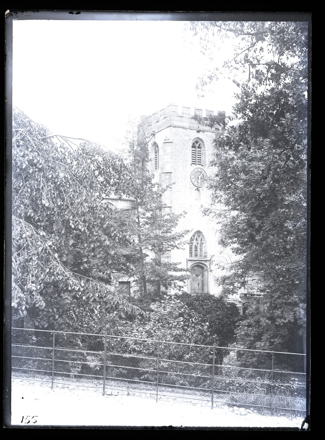 Clapham church, from road to car 