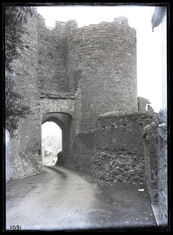 Conway [Conwy], Upper Gate from outside 