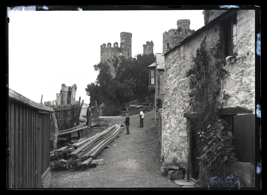 Conway [Conwy] Castle, Cottage and Castle 