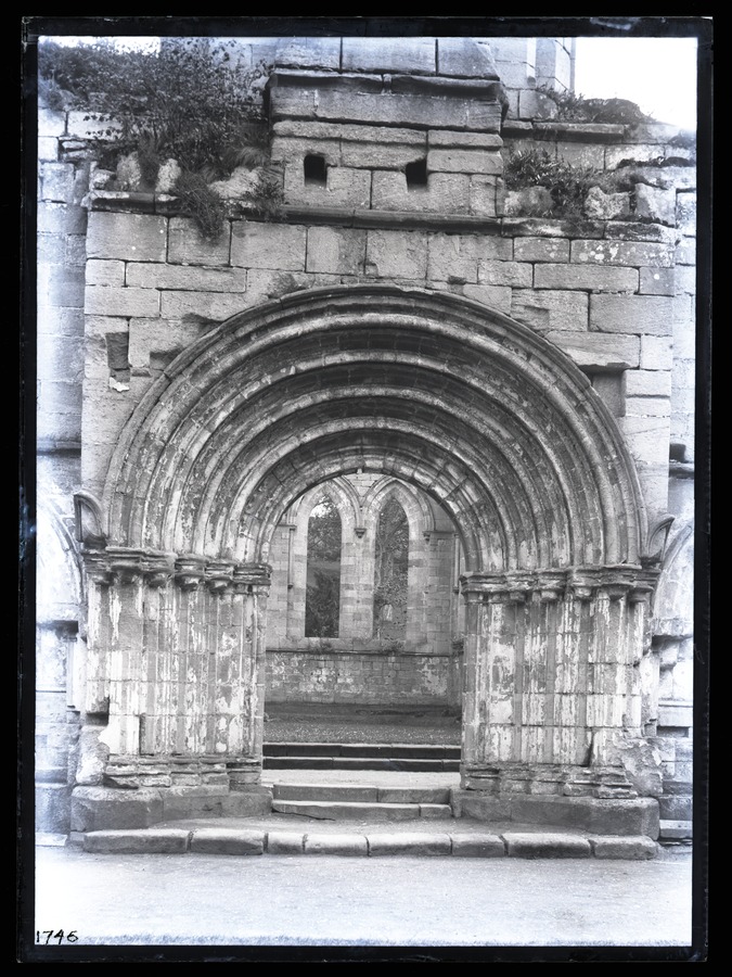 Fountains Abbey, Arch to Chapter House 