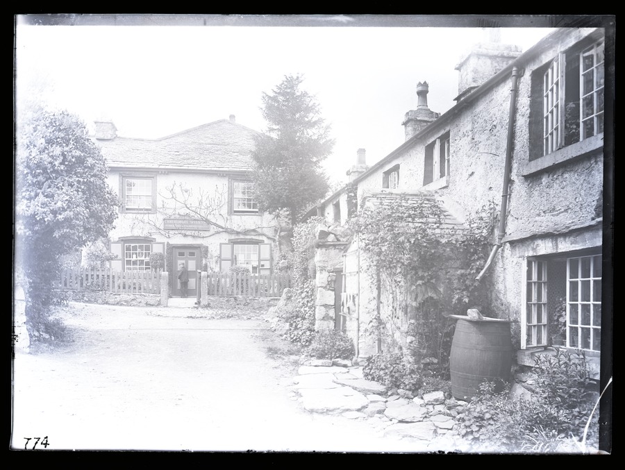 Lindale Road, old cottages 
