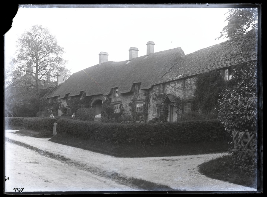 Great Yew, cottages 