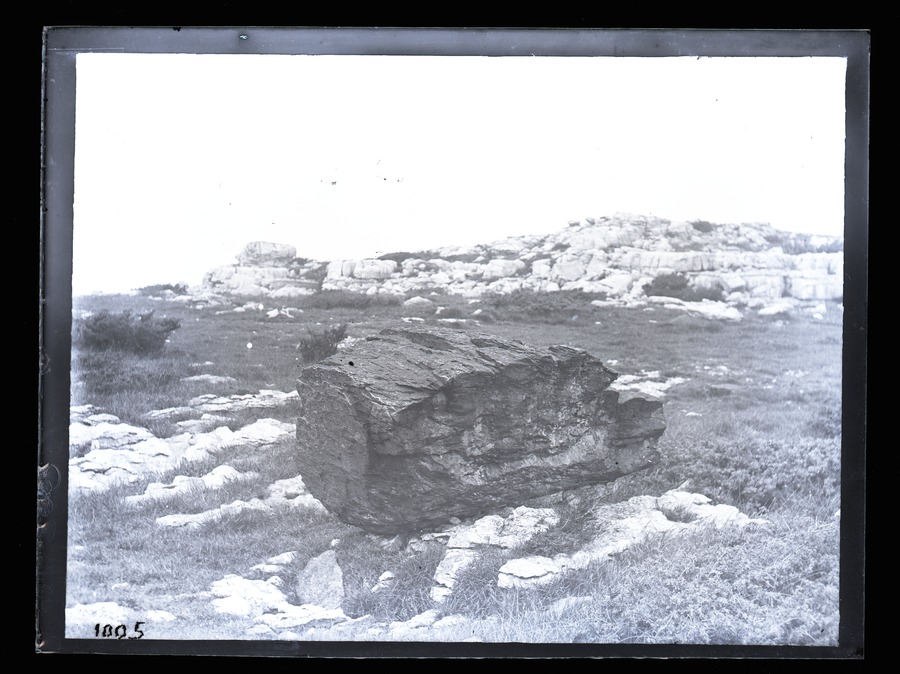 Grange [Grange-over-Sands], Hampsfell, Erratic boulder 