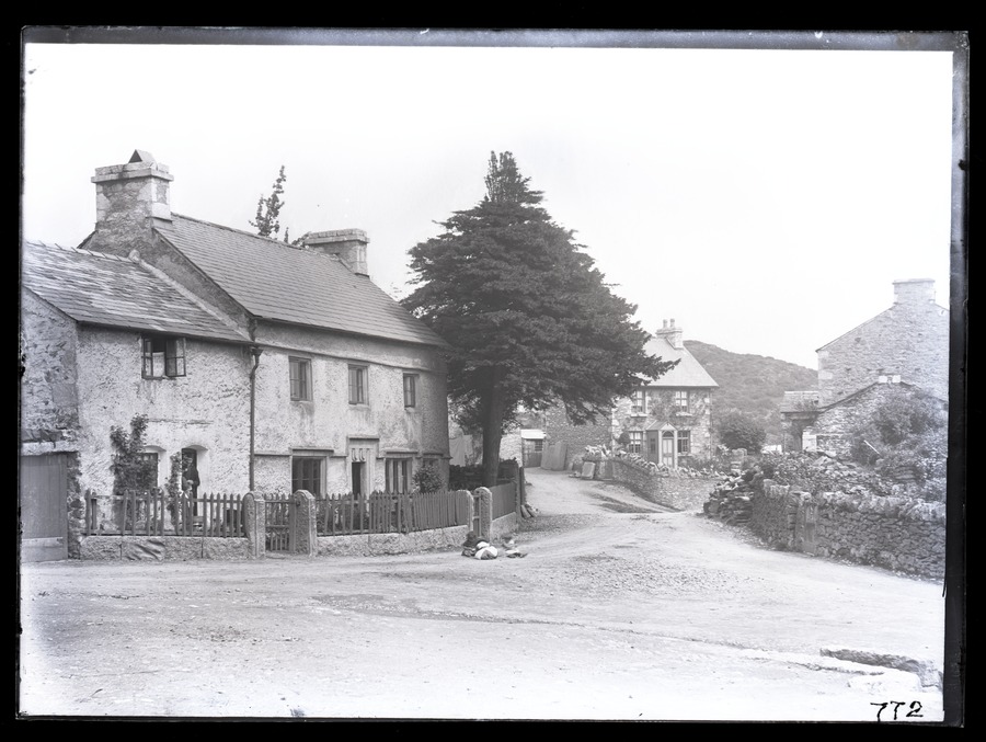 Lindale Road, old cottage 