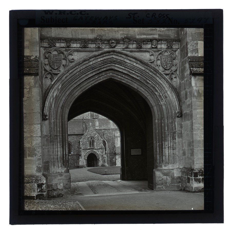 Gateways and barsSt cross Â© University of Leeds